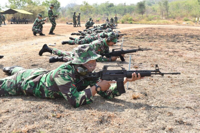 Mengasah Kemampuan Menembak Para Prajurit, Lanud Muljono Gelar Latihan Menembak